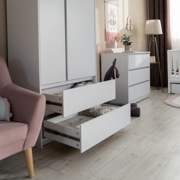 Dvoudveřová šatní skříň Lovitto Gekko. 90х50х207cm. Bílá